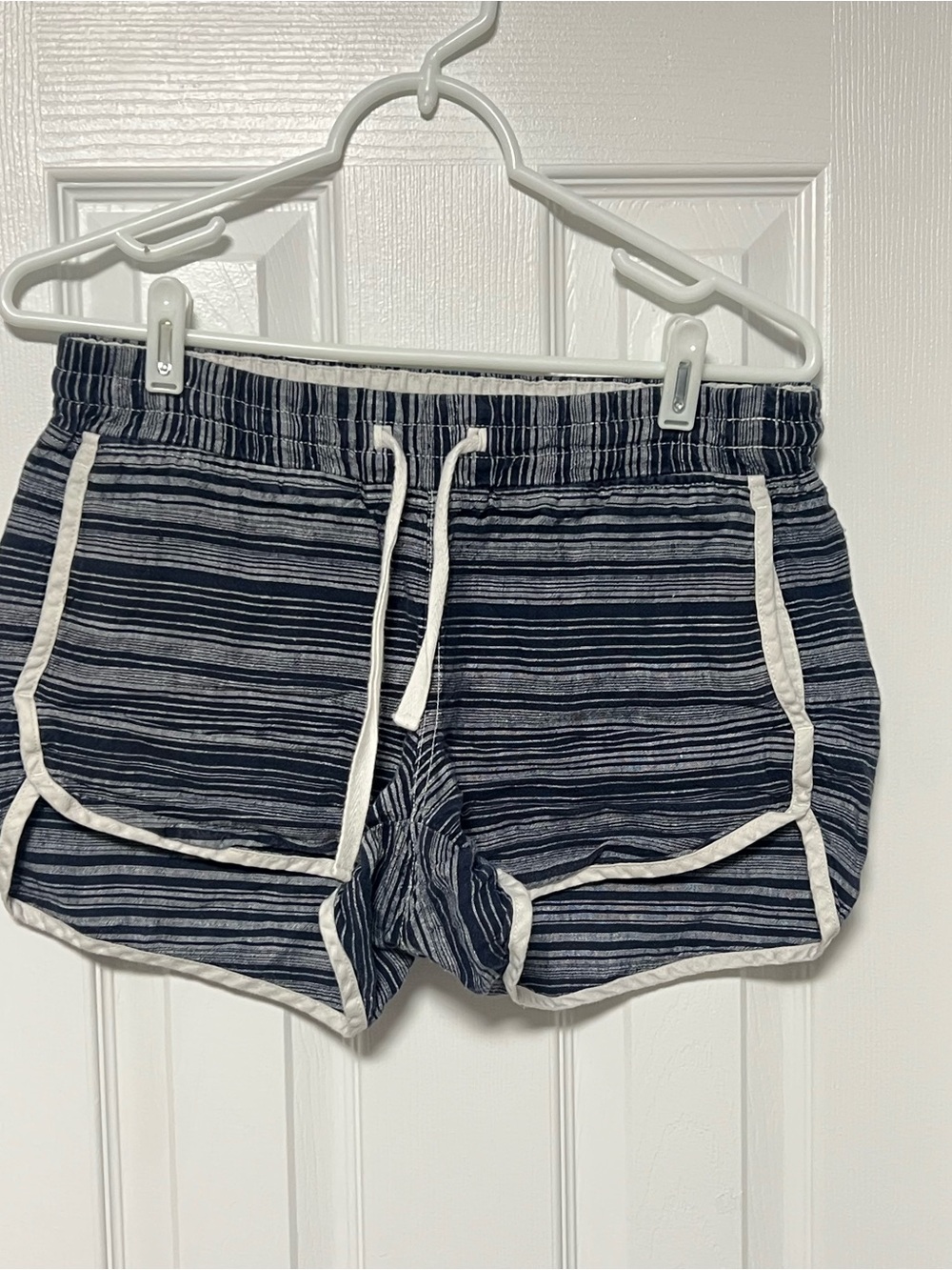Athleta Retreat Linen Shorts Blue Stripe Drawstring Size 4 - Picture 2 of 6